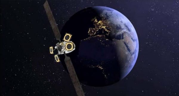 Pone Eutelsat en órbita su satélite Konnect