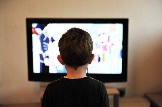 Aumenta consumo televisivo infantil por pandemia