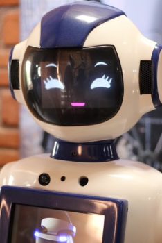Presentan robot mexicano interactivo para atención al público