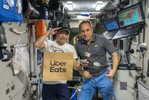 Uber Eats realiza su primera entrega de alimentos en el espacio