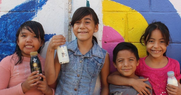 Ofrece Fundación Lala 1 millón de vasos de leche a niños