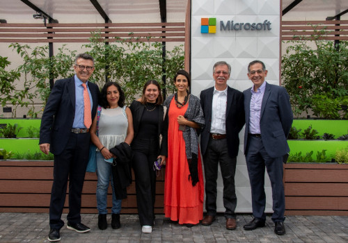 Entrega Microsoft proyecto de IA para Universum en la UNAM