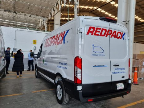 Redpack arranca piloto con autos eléctricos
