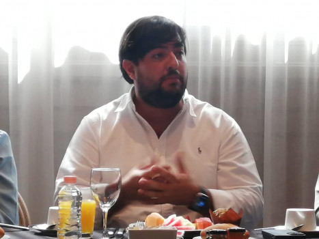 Grupo Omni, ¿al rescate de Bankaool?; entrevista con Moisés Chaves