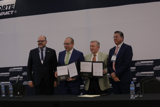 ANPACT, Nafin y Bancomext firman acuerdo para impulsar a PyMES en la industria de vehículos pesados
