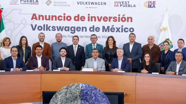 Volkswagen anuncia inversión de mil millones en Puebla para electromovilidad