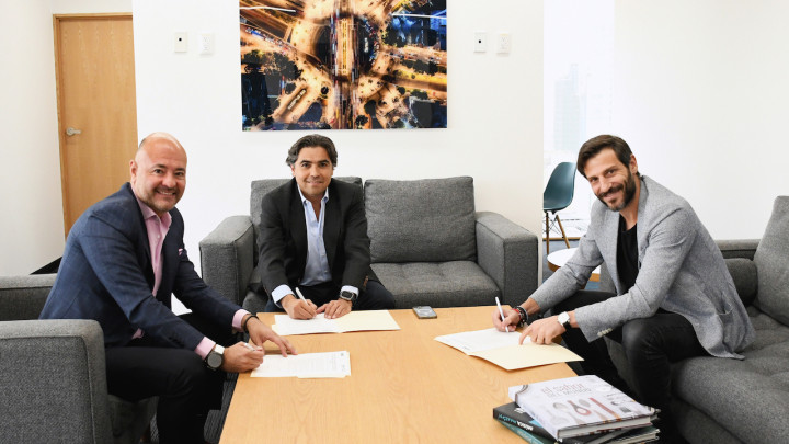 Vemo y BYD firman acuerdo para fortalecer red de recarga pública.