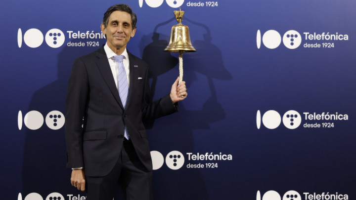 Telefónica celebra 100 años con campanazo en la Bolsa de Madrid