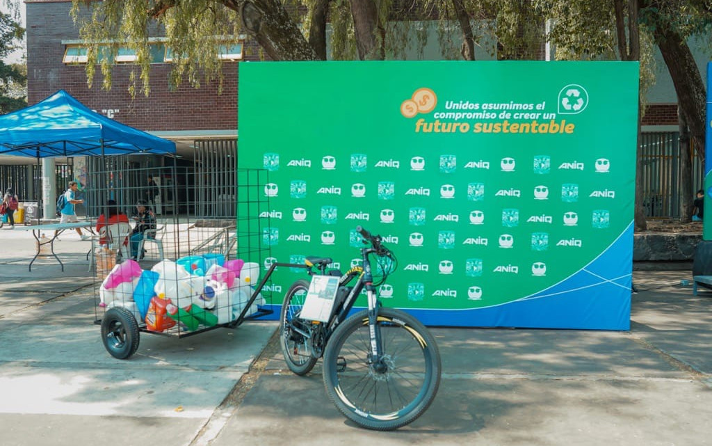 “Pedaleando hacia la sustentabilidad”: Fomenta el reciclaje de plásticos