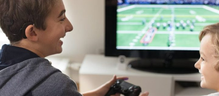 Uso excesivo de dispositivos a altos volúmenes aumenta el riesgo de sordera