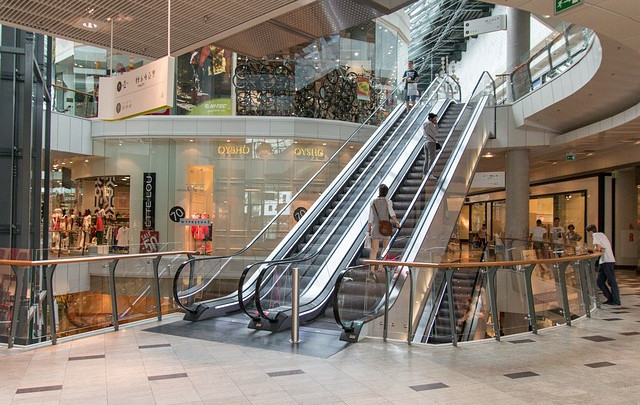 Mexicanos pasan en promedio más de 4 horas en centros comerciales a la semana