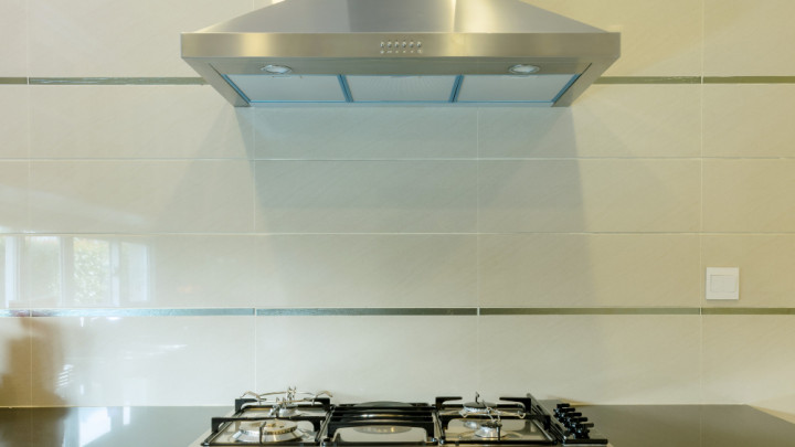 Diferencias entre microondas y microcampanas: ¿qué opción es mejor para tu cocina?