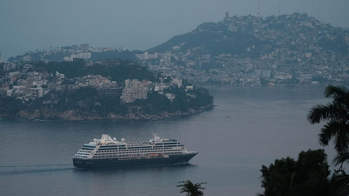 Tercer crucero de la temporada ilumina a Acapulco en el inicio del año