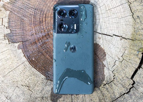 Presenta Motorola tecnología que permite usar smartphones con pantalla mojada o dedos húmedos