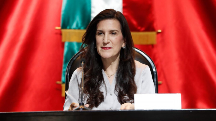 Prioridad la Presidenta …de la Cámara de Diputados no de la República,  Kenia López