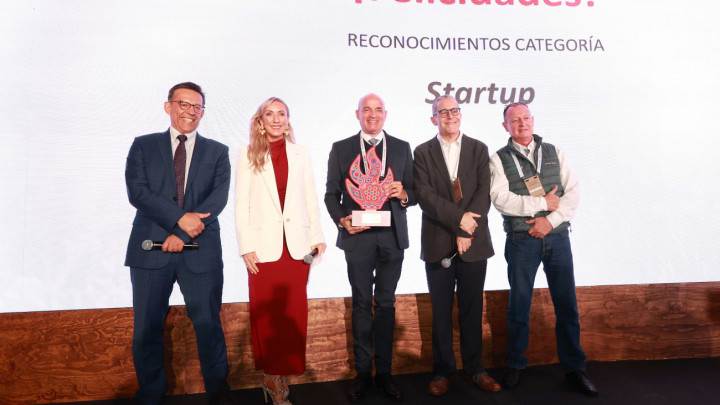 Santander y FIRA reconocen proyectos sostenibles en el campo mexicano