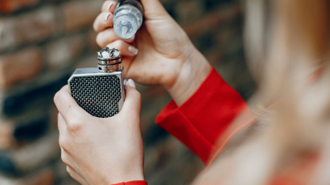 Veto a vapeadores impulsa al crimen organizado en México, alerta exsecretario de Defensa de EE. UU.