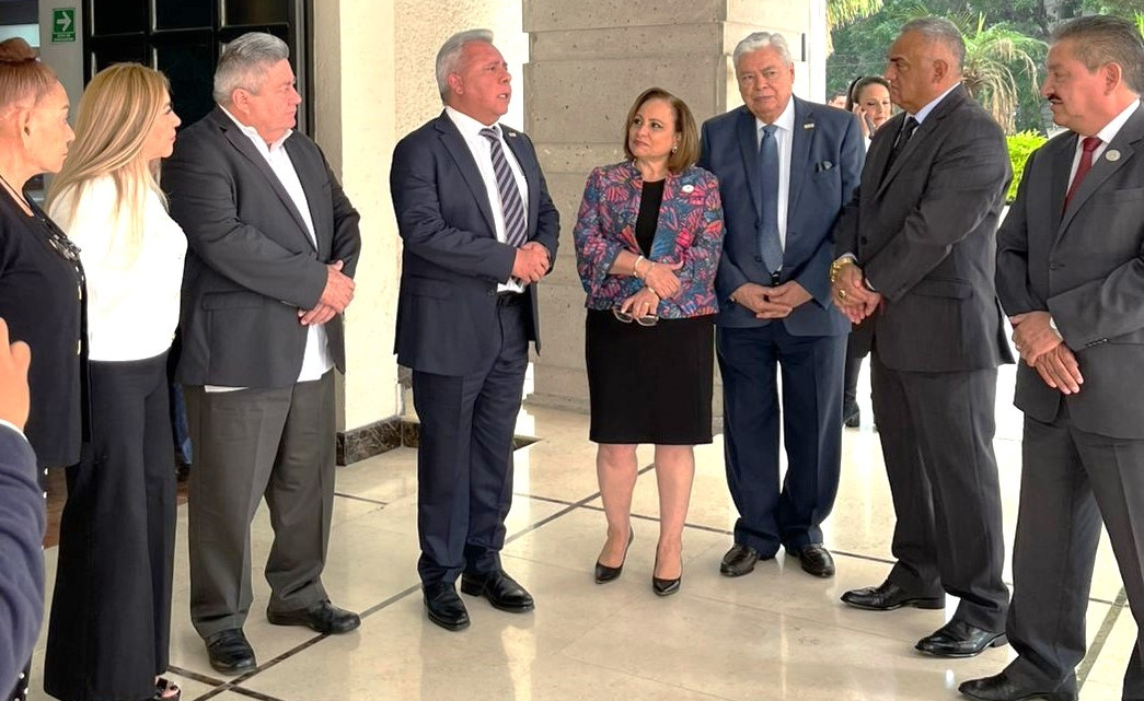 Da FSTSE Bienvenida a Autonomía Sindical de los Trabajadores al Servicio del Estado Da FSTSE Bienvenida a Autonomía Sindical de los Trabajadores al Servicio del Estado