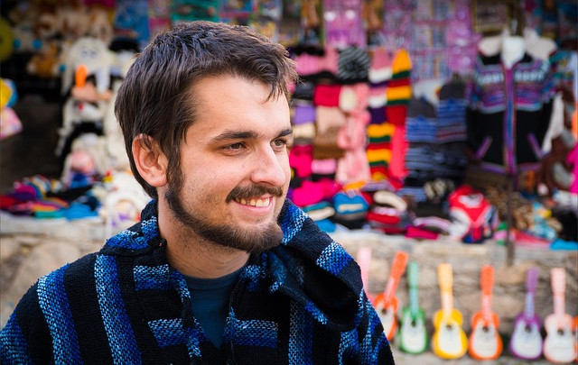 La Revitalización del Poncho: La Moda Tradicional Gana Popularidad Global