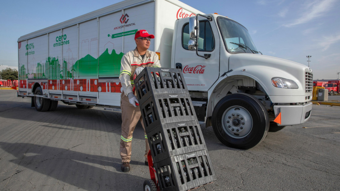 Arca Continental marca récord histórico al superar los 50 mil millones de pesos en flujo operativo