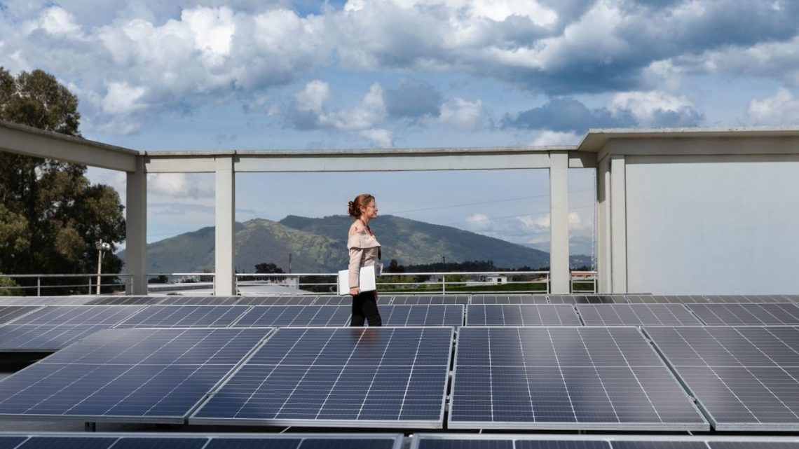 En su informe 2025, FEMSA ajusta estrategia hacia eficiencia y crecimiento sostenible