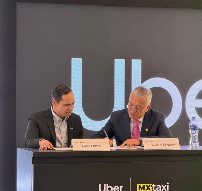 Anuncia Uber alianza con taxis para operar viajes mediante plataforma Anuncia Uber alianza con taxis para operar viajes mediante plataforma