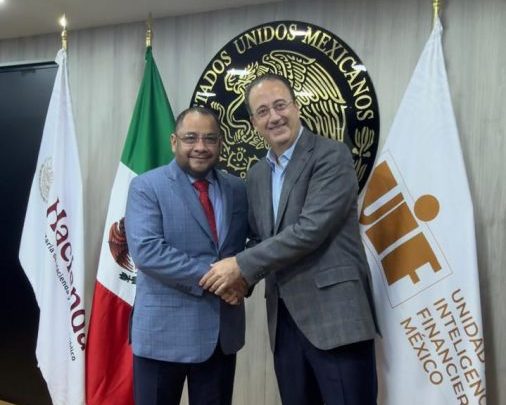 Coordinan esfuerzos CAAAREM y UIF en favor del comercio exterior