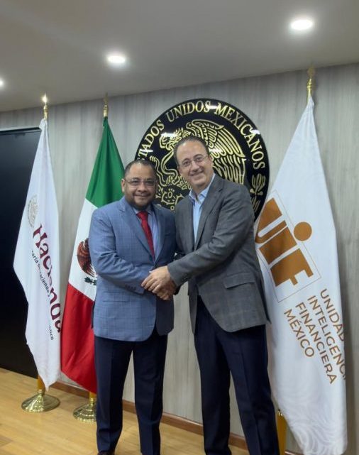 Coordinan esfuerzos CAAAREM y UIF en favor del comercio exterior