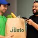 OMNi compra jüsto imagen creada con IA
